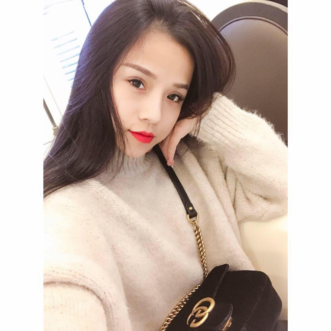 Hé lộ bạn gái siêu xinh của thủ môn Văn Lâm